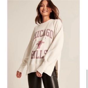 Abercrombie & Fitch Chicago Bulls Oversized Boyfriend Crewmeck